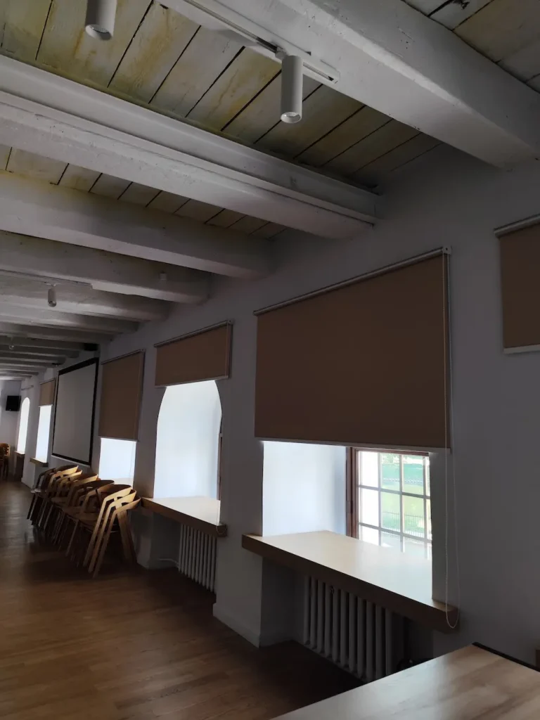Efekt profesjonalnego montażu rolet materiałowych