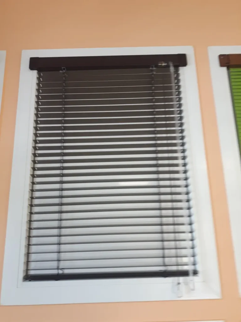 Efekt profesjonalnego montażu żaluzji aluminiowych