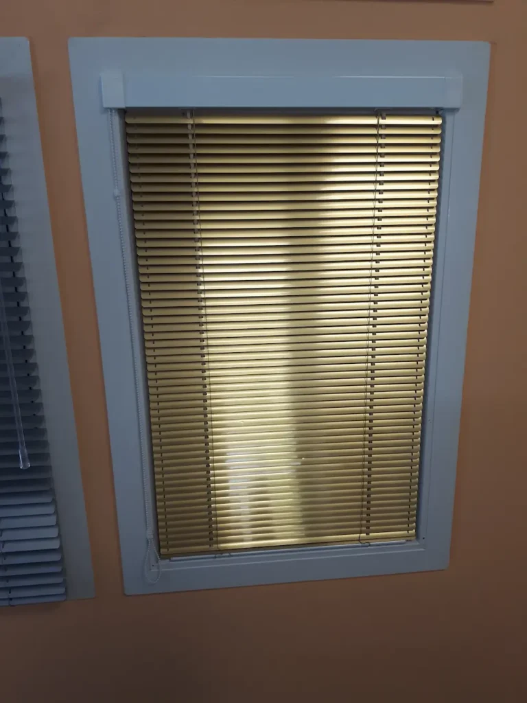 Efekt profesjonalnego montażu żaluzji aluminiowych