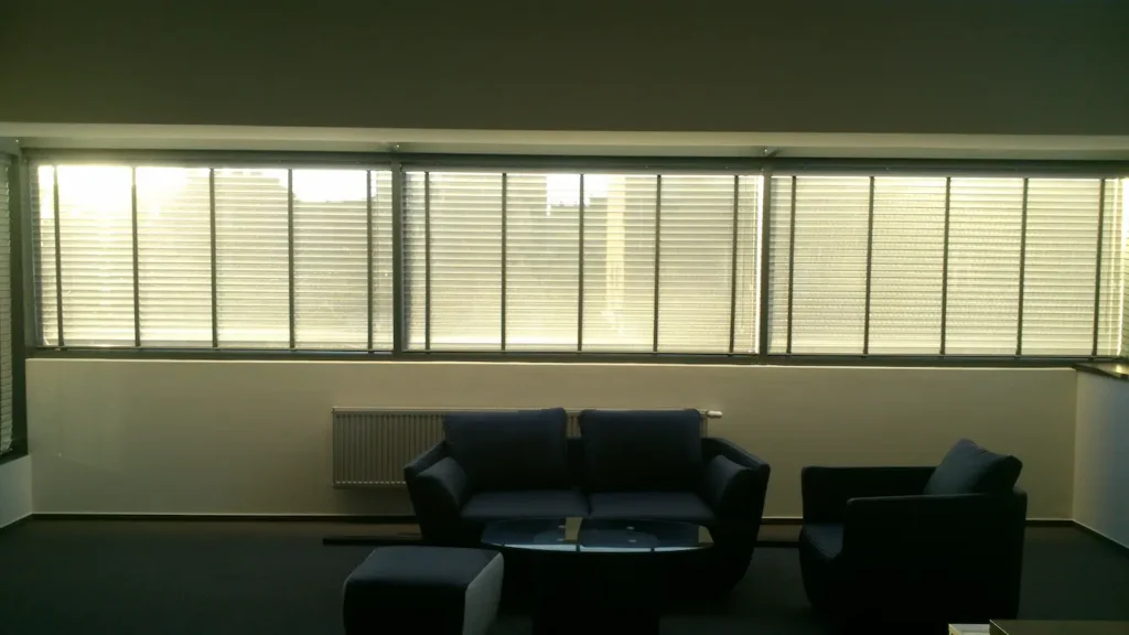 Efekt profesjonalnego montażu żaluzji aluminiowych